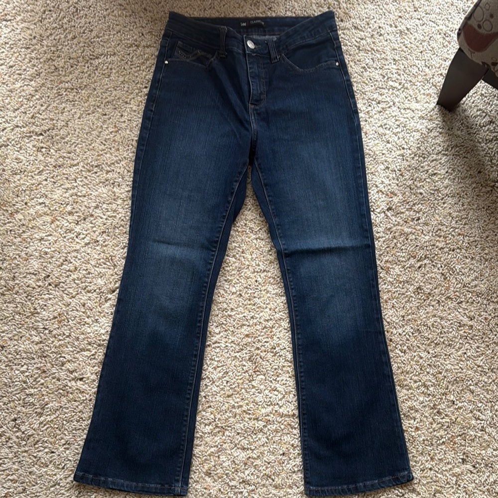 Women’s Lee classic fit boot cut 6 petite